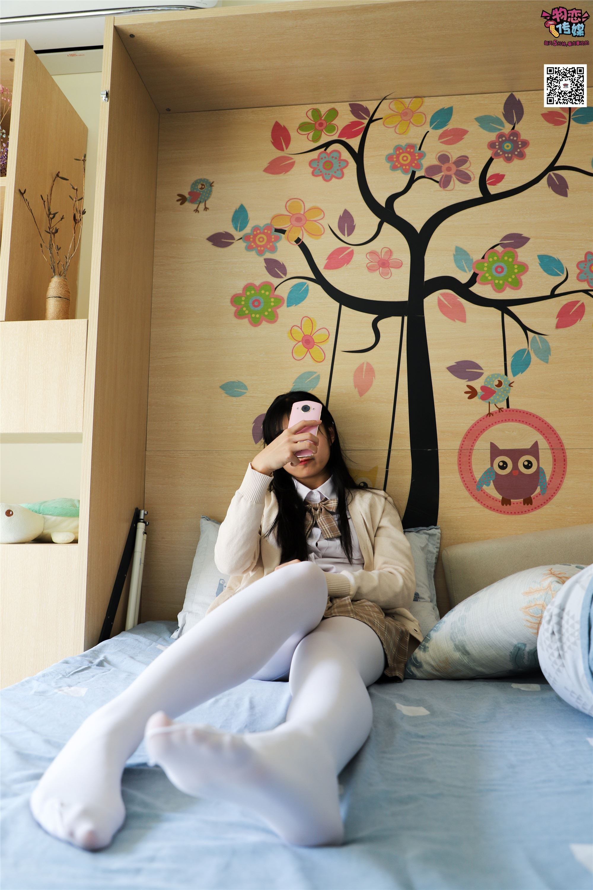 物恋传媒 No.005 JK制服高中小姐姐，棉袜加丝袜